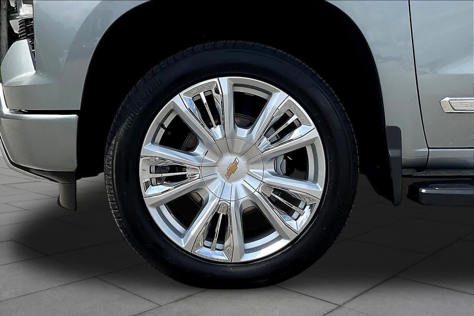 Used 2026 Chevrolet Silverado 1500 High Country w/ High Country Premium Package AWD/4WD image 20
