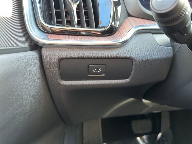 Certified 2025 Volvo V60 B5 Cross Country Plus image 31