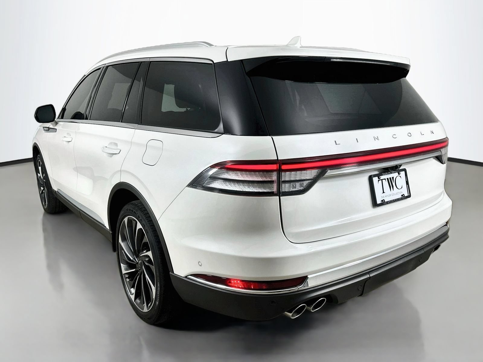 Used 2023 Lincoln Aviator Reserve w/ Equipment Group 201A AWD/4WD image 7
