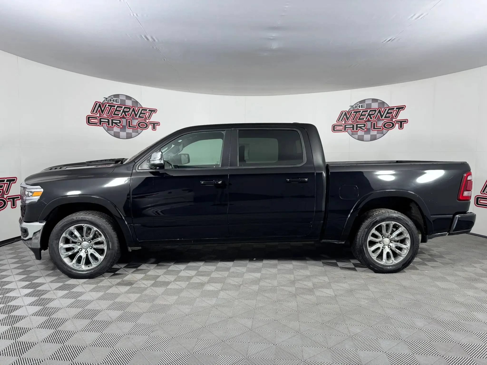 Used 2022 RAM 1500 Laramie w/ Sport Appearance Package AWD/4WD image 4