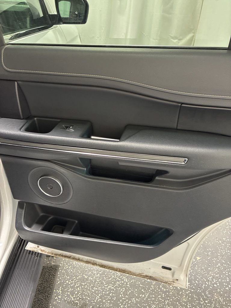 Used 2024 Ford Expedition XLT image 32
