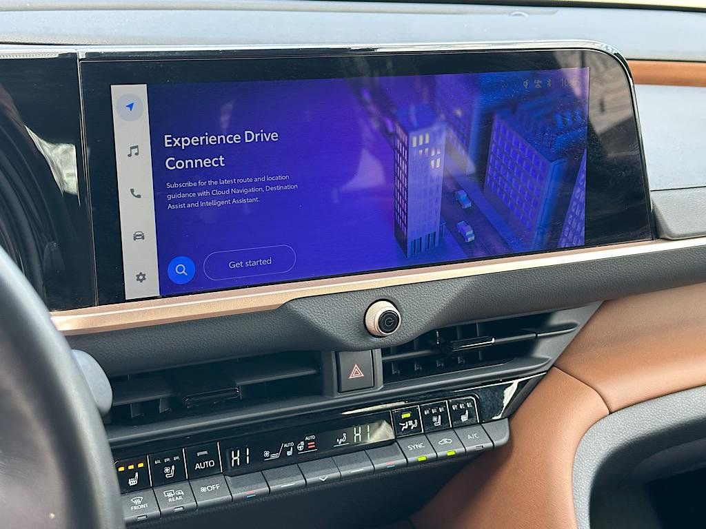 Certified 2025 Toyota Crown Signia image 24