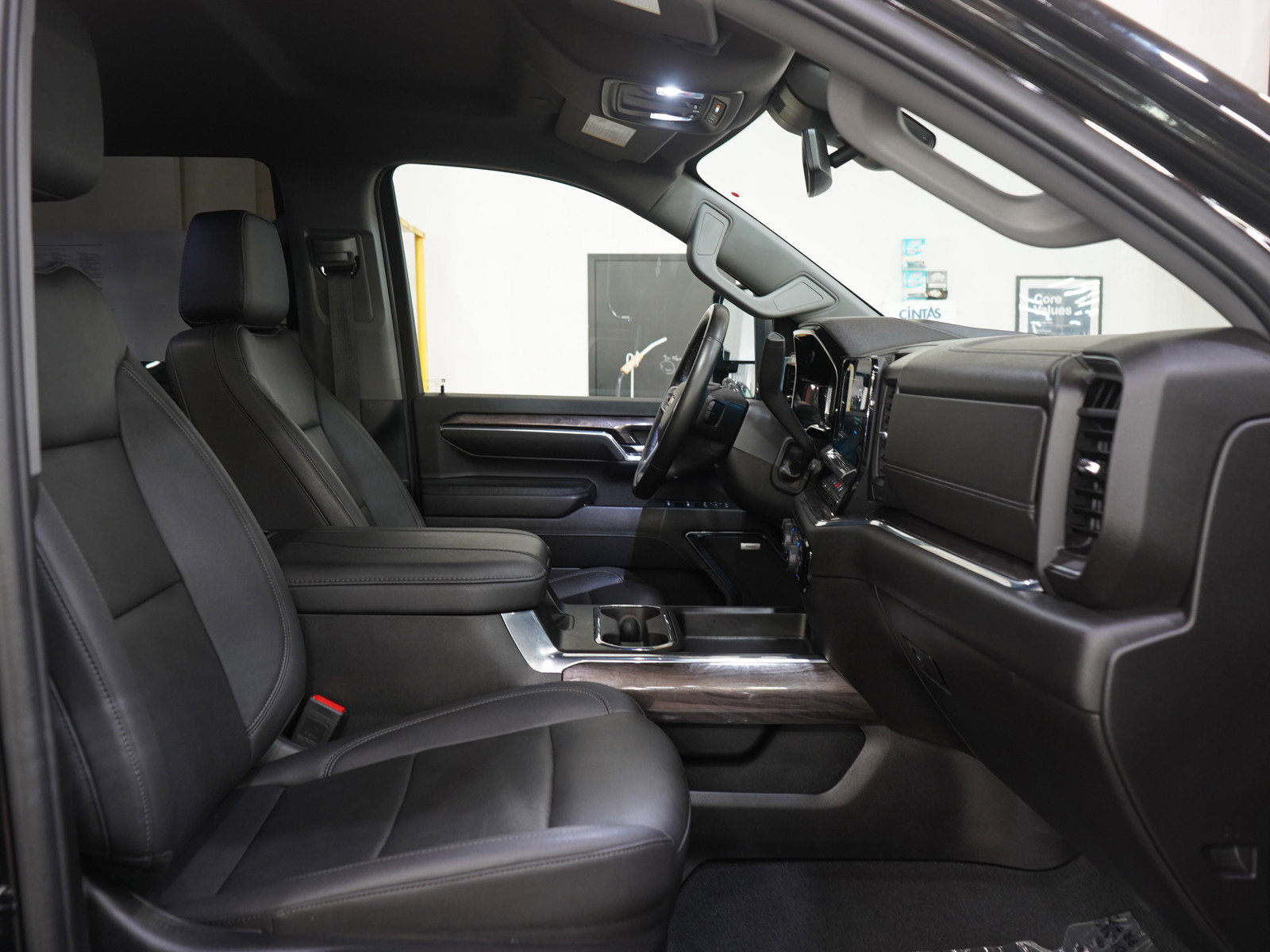 Used 2024 Chevrolet Silverado 3500 LTZ w/ LTZ Convenience Package image 14