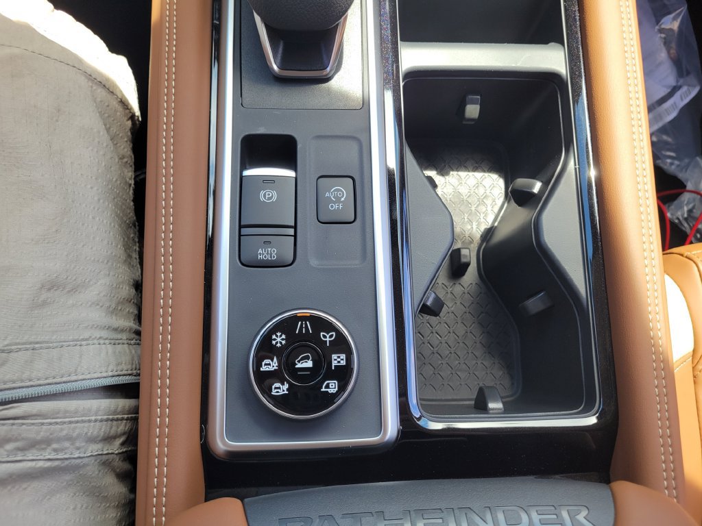 New 2026 Nissan Pathfinder Platinum AWD/4WD image 28