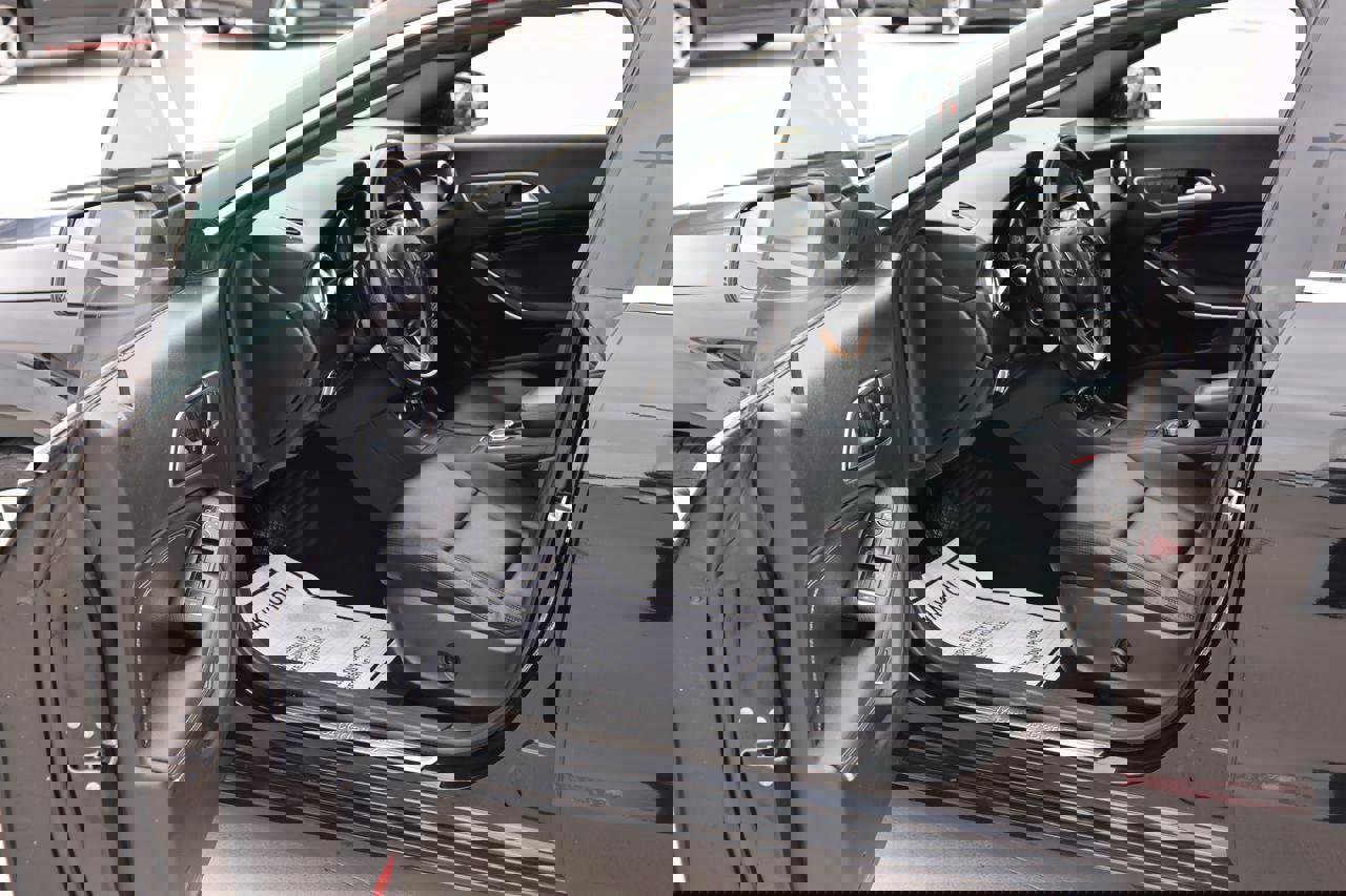 Used 2015 Mercedes-Benz CLA 250 image 26