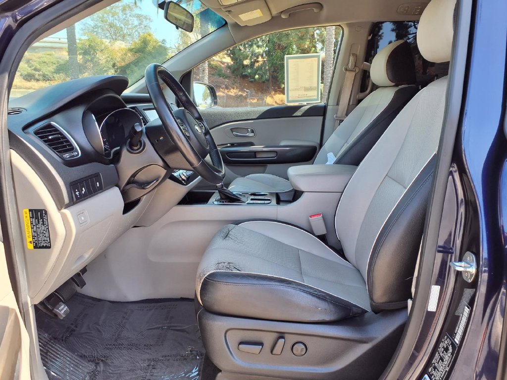 Used 2019 Kia Sedona EX FWD image 17