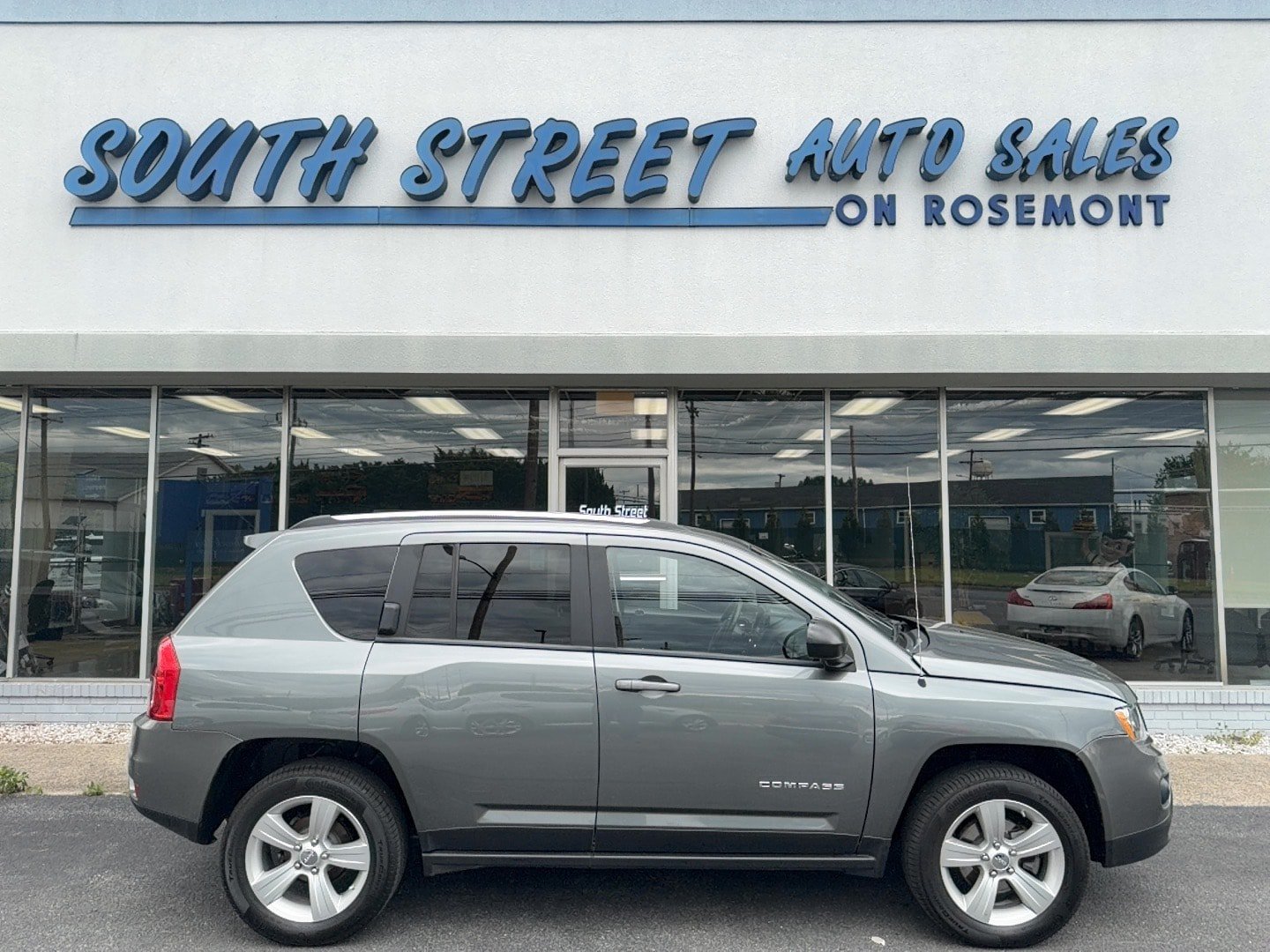 Used 2012 Jeep Compass Latitude AWD/4WD image 1