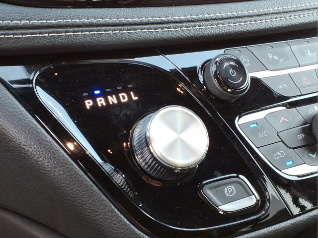 Used 2025 Chrysler Pacifica Limited FWD image 14