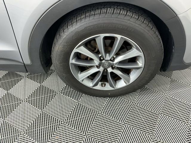 Used 2017 Hyundai Santa Fe SE image 17