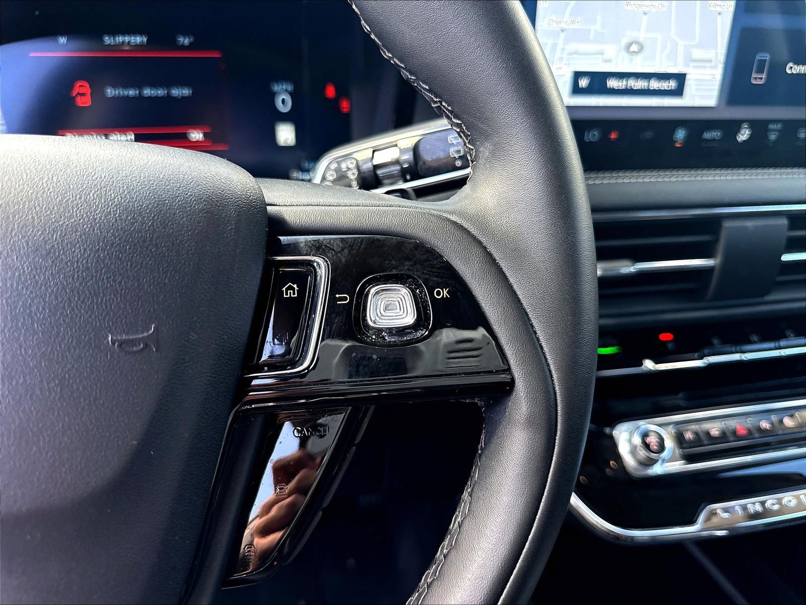 Certified 2023 Lincoln Corsair FWD image 17