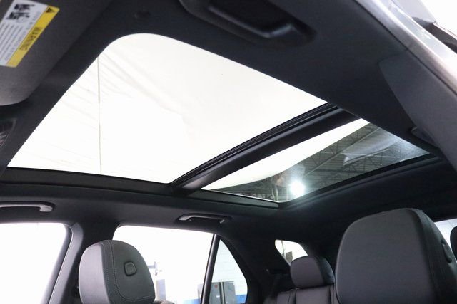 Used 2025 Mercedes-Benz GLE 450e 4MATIC w/ Driver Assistance Package image 9