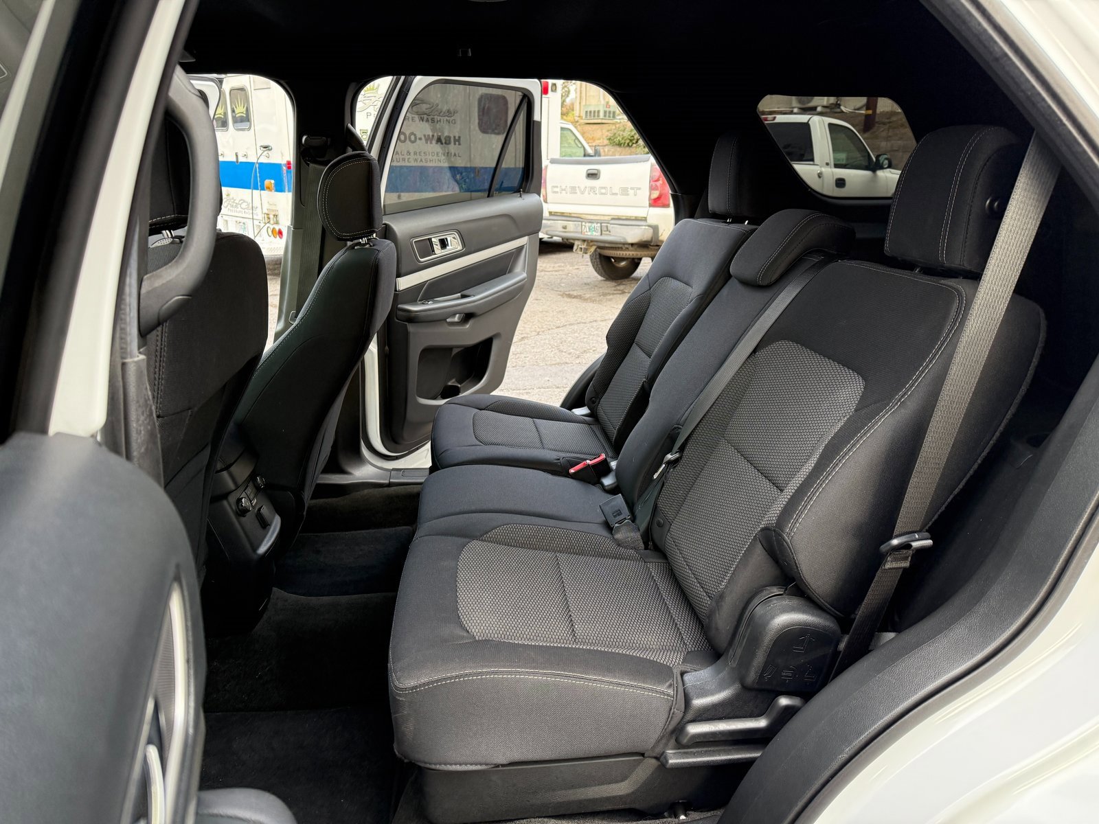 Used 2017 Ford Explorer XLT image 6