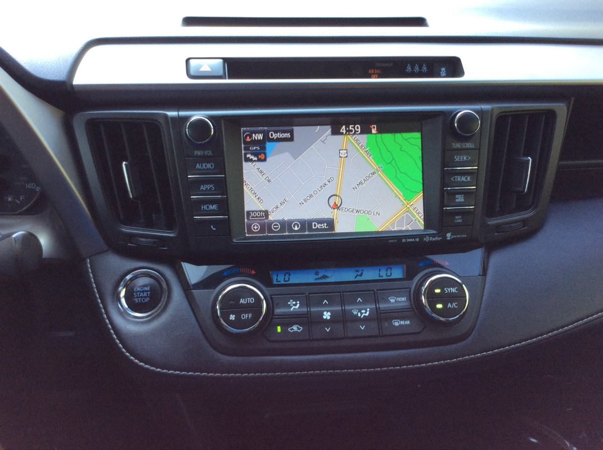 Used 2018 Toyota RAV4 XLE AWD/4WD image 26