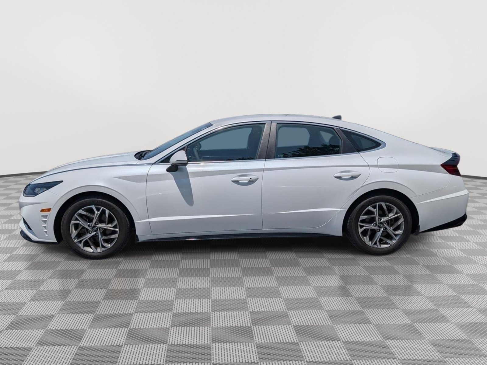 Used 2022 Hyundai Sonata SEL FWD image 2