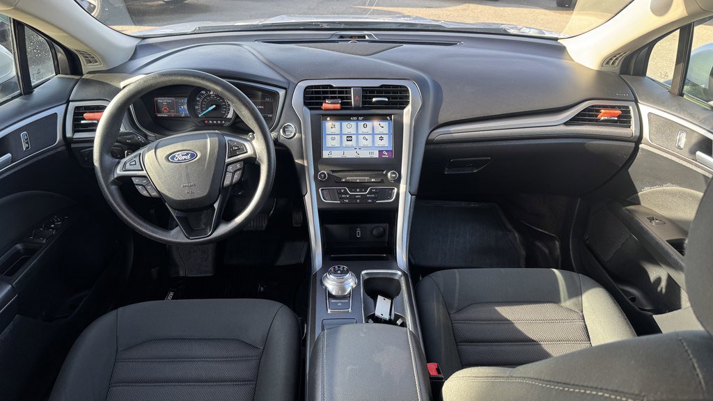 Used 2018 Ford Fusion SE w/ Fusion SE Technology Package image 23