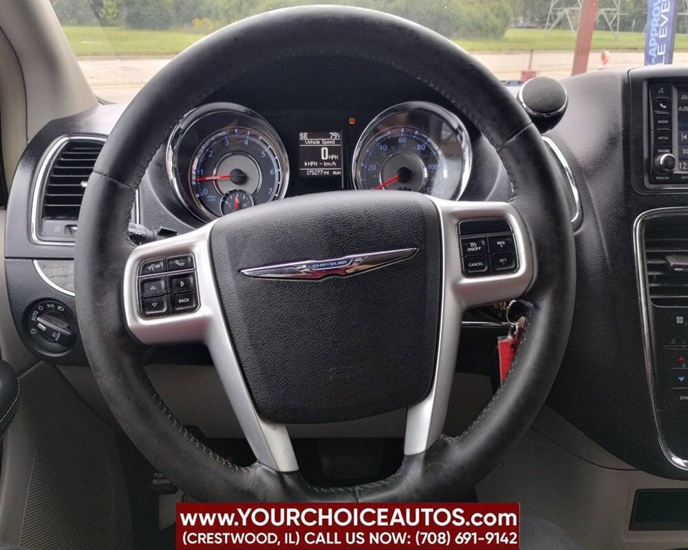 Used 2015 Chrysler Town & Country Touring image 23