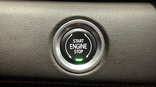 Used 2022 Cadillac Escalade ESV Premium Luxury AWD/4WD image 22