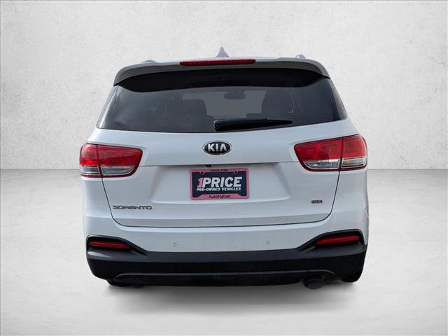 Used 2017 Kia Sorento LX w/ LX Convenience Package image 6