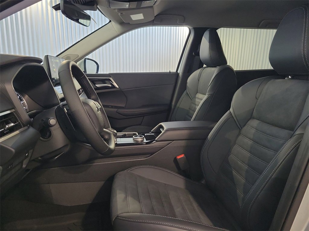 New 2025 Mitsubishi Outlander SE image 15
