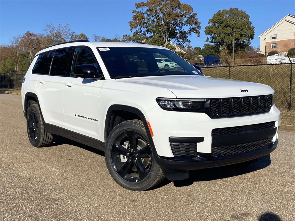 New 2025 Jeep Grand Cherokee L Altitude image 32