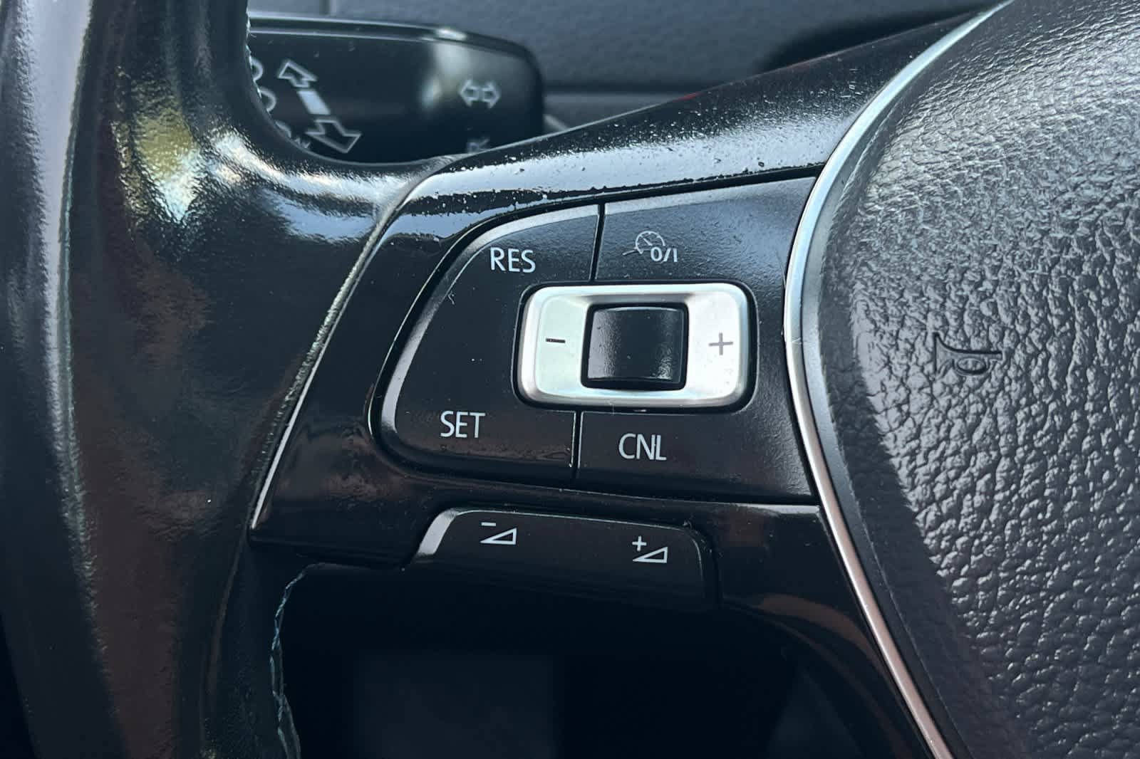Used 2015 Volkswagen e-Golf SEL Premium FWD image 31