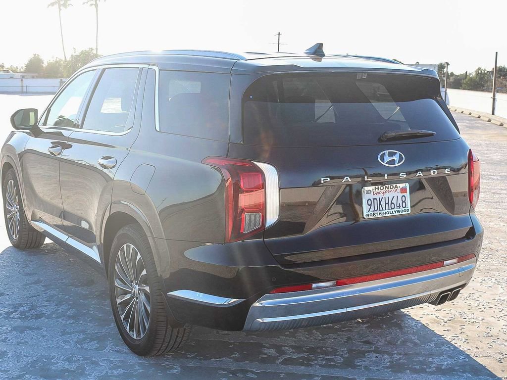 Used 2023 Hyundai Palisade Calligraphy image 4