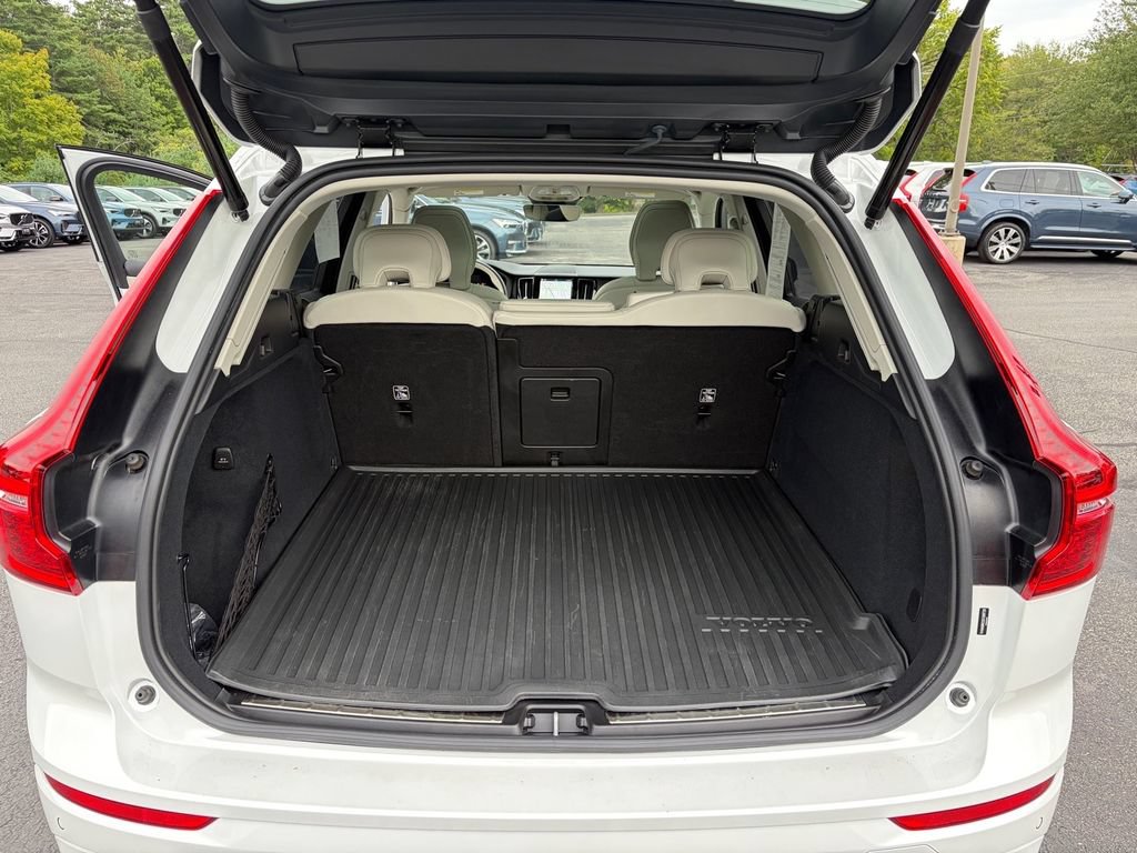 Certified 2025 Volvo XC60 T8 Plus AWD/4WD image 19