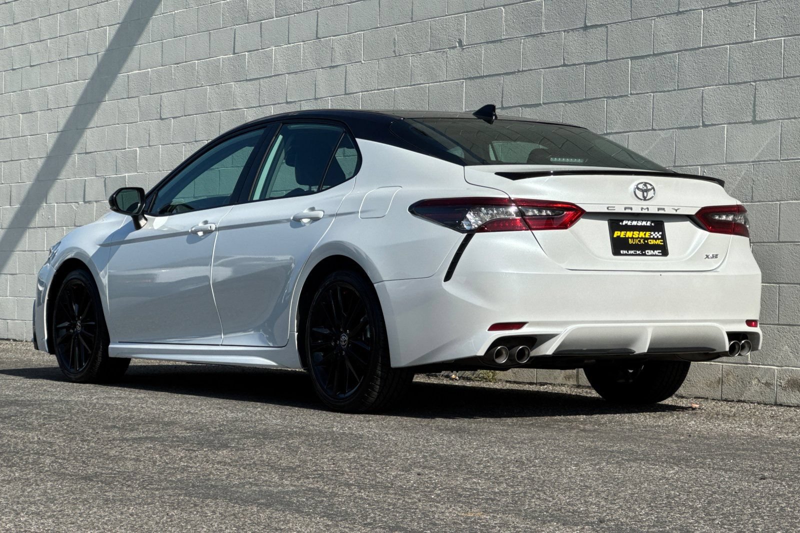 Used 2022 Toyota Camry XSE FWD image 6