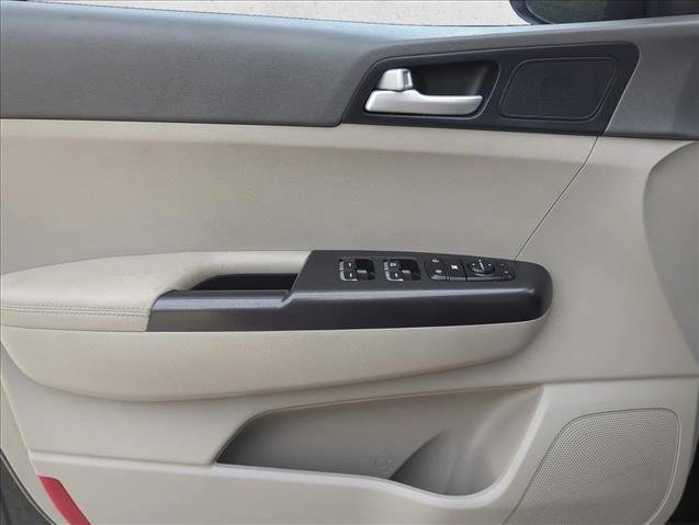 Used 2017 Kia Sportage LX w/ LX Popular Package image 7