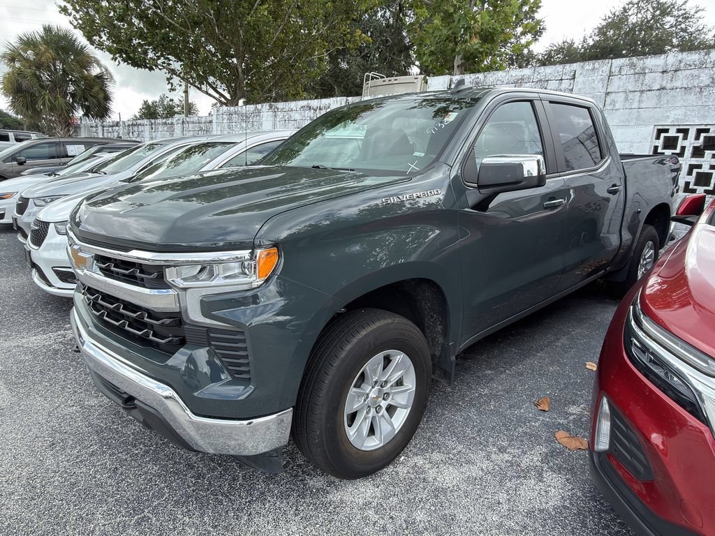 Used 2025 Chevrolet Silverado 1500 LT AWD/4WD image 6