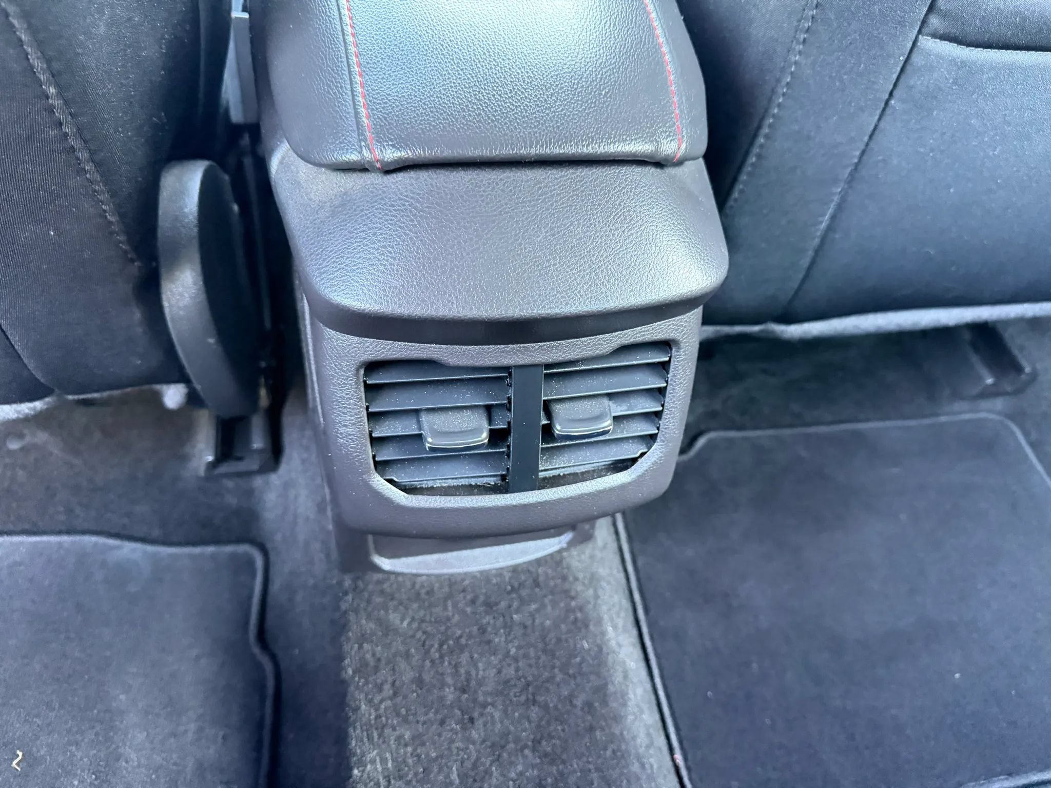 Used 2016 Ford Fusion SE FWD image 12