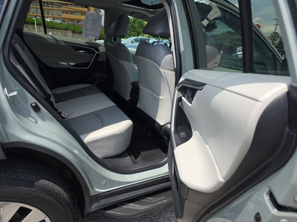 Certified 2021 Toyota RAV4 XLE Premium AWD/4WD image 8