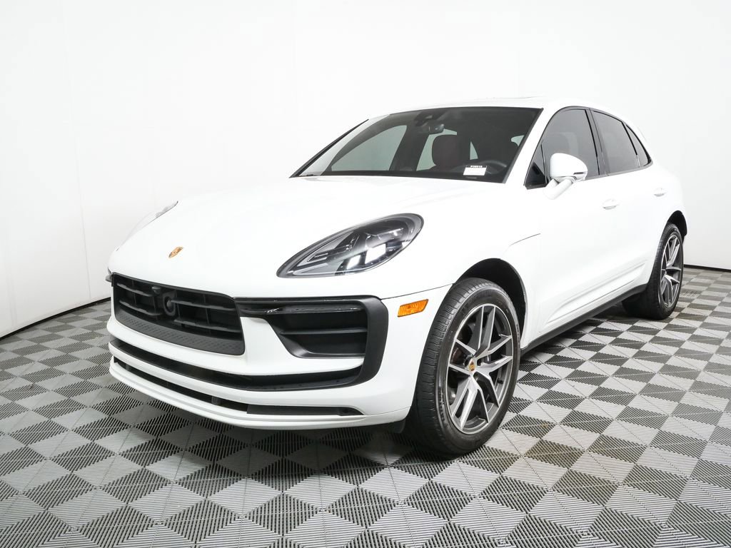 Used 2023 Porsche Macan AWD/4WD video 1