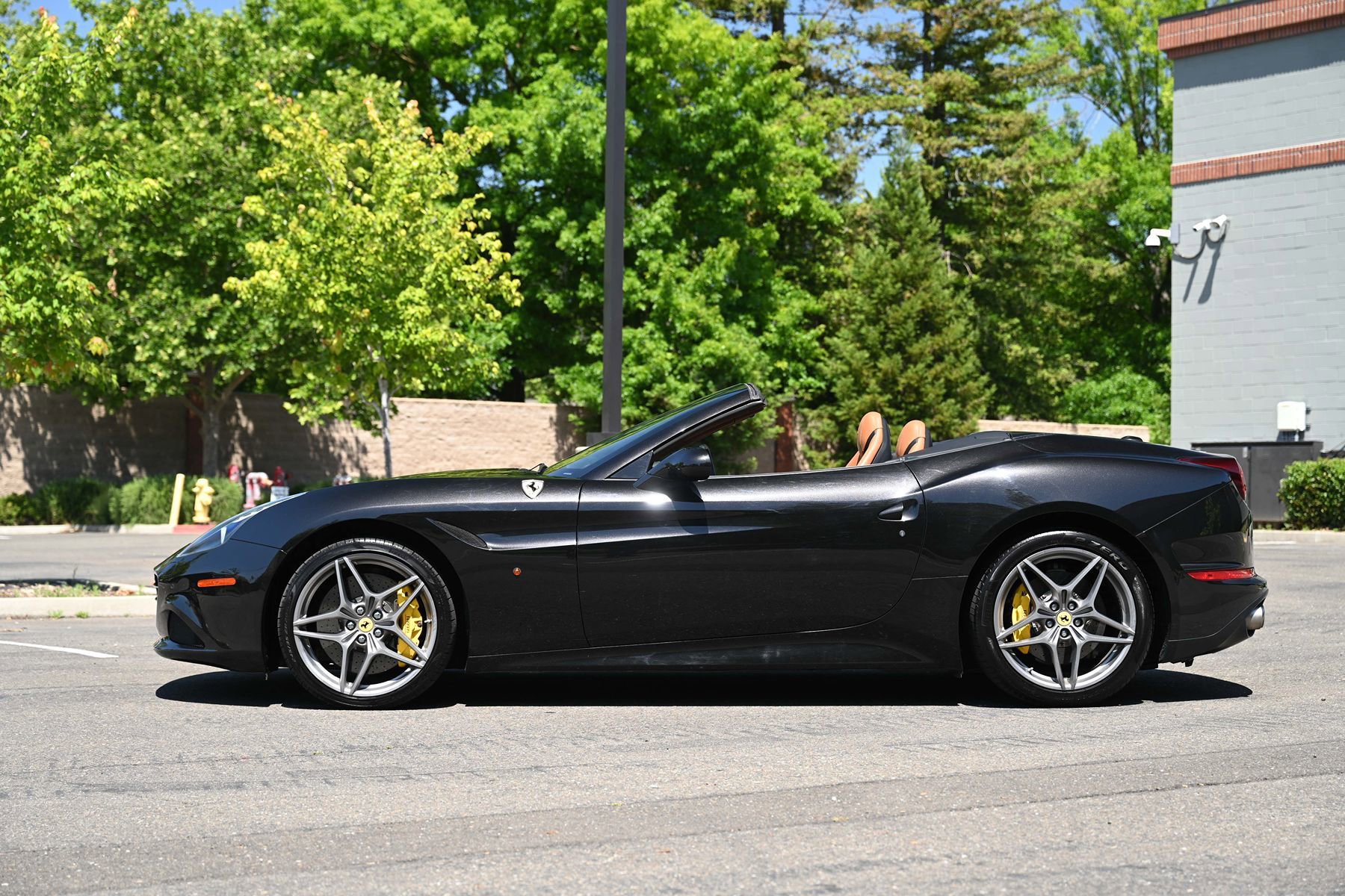 Used 2016 Ferrari California T RWD image 7