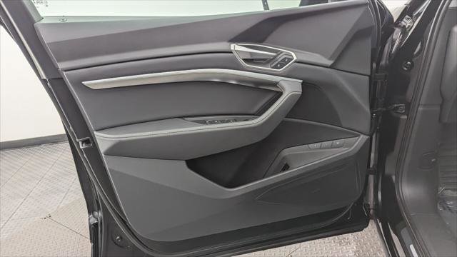 Used 2021 Audi e-tron Premium w/ Convenience Plus Package image 9