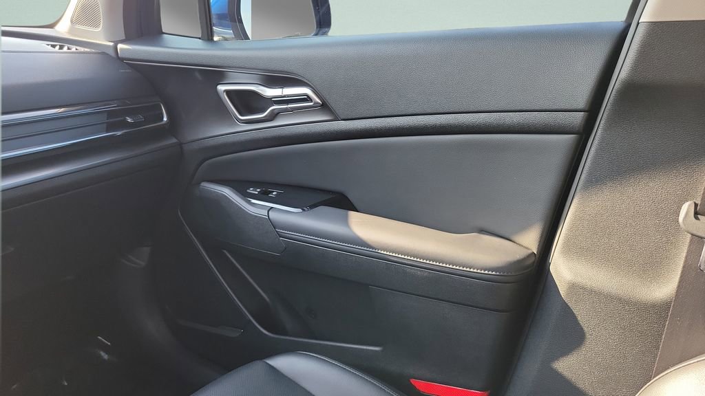 Used 2023 Kia Sportage EX image 16