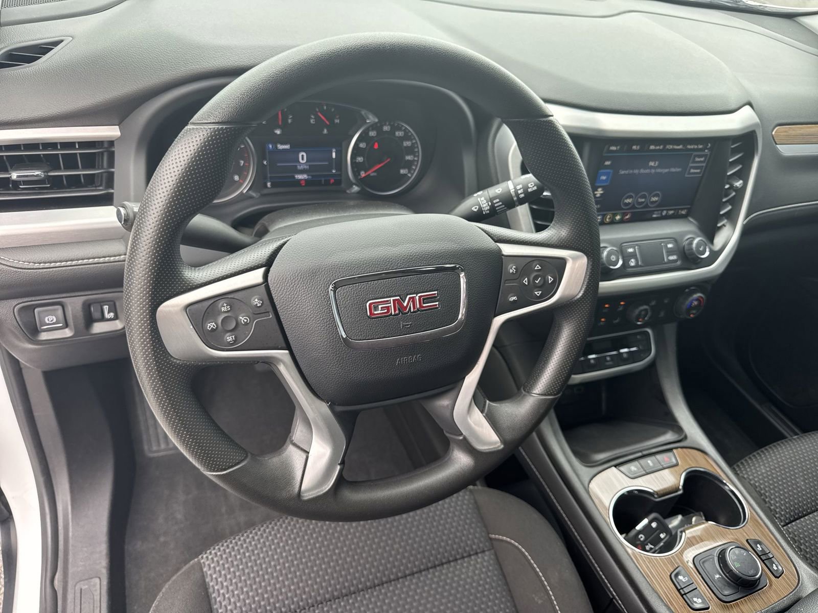 Certified 2023 GMC Acadia SLE w/ Driver Convenience Package image 18