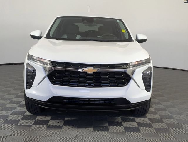 Used 2024 Chevrolet Trax LS w/ LS Convenience Package FWD image 3