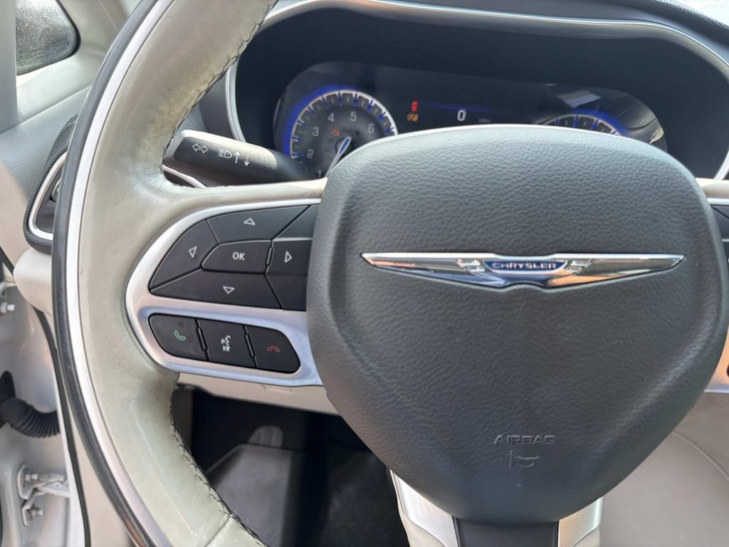 Used 2020 Chrysler Pacifica Limited FWD image 28