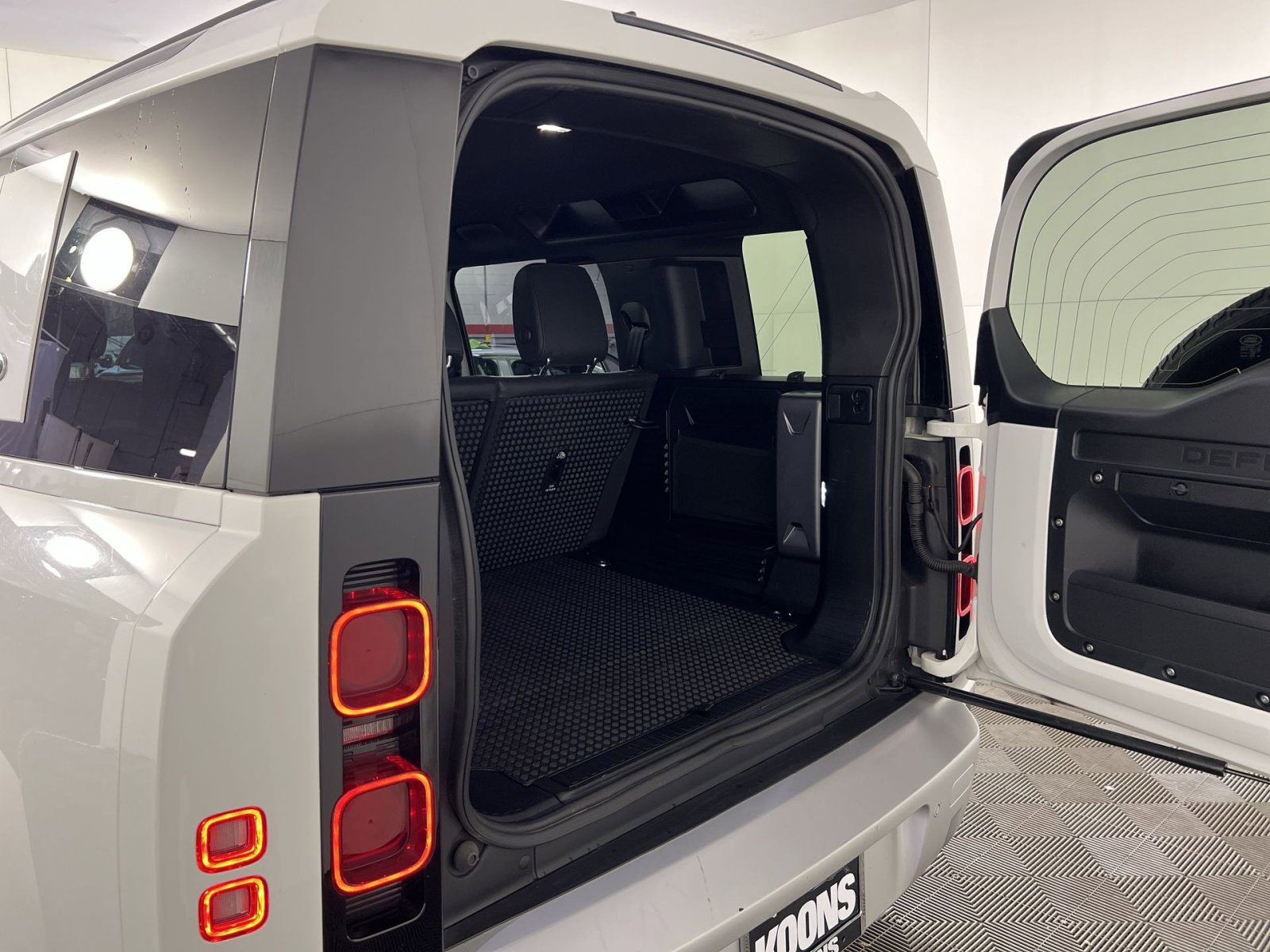 Used 2024 Land Rover Defender 110 S image 26