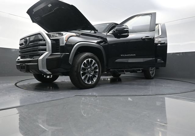 Used 2025 Toyota Tundra Limited AWD/4WD image 32