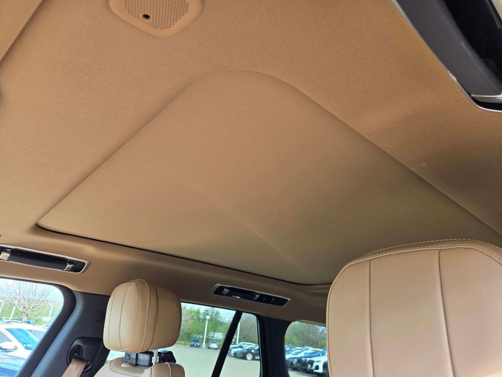 New 2026 Land Rover Range Rover SE image 13