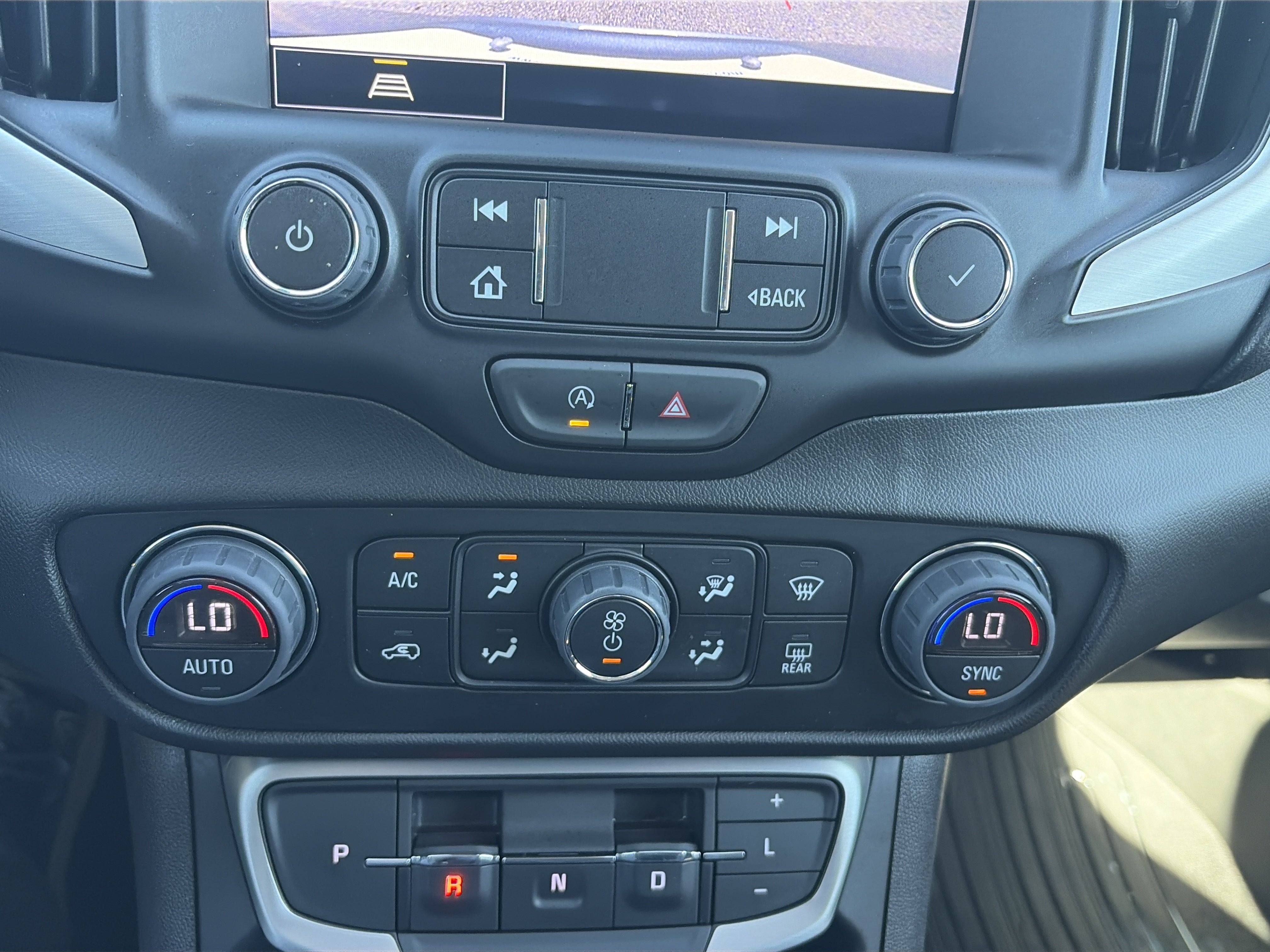 Used 2024 GMC Terrain SLT AWD/4WD image 31