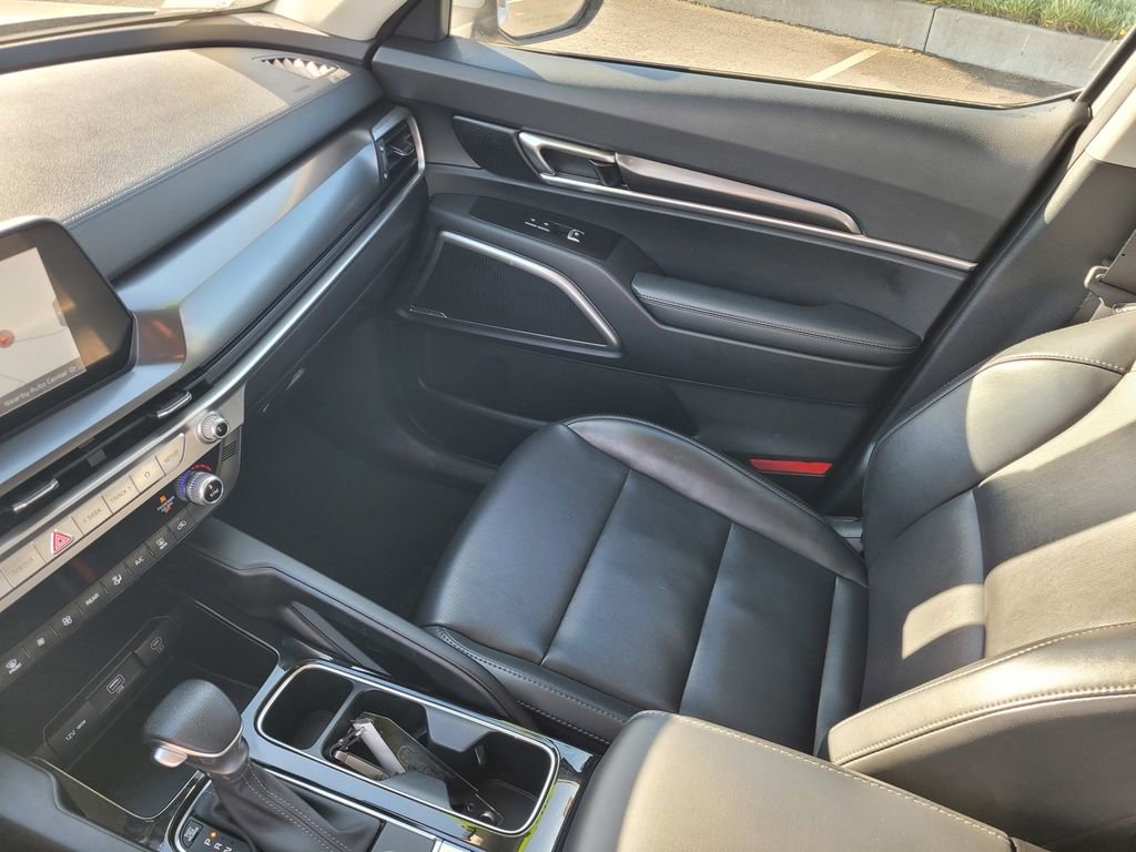 Used 2024 Kia Telluride LX image 10