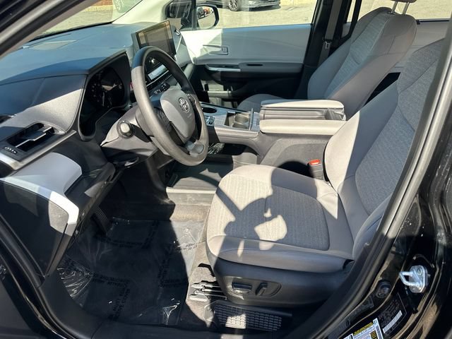 Used 2026 Toyota Sienna LE FWD image 26