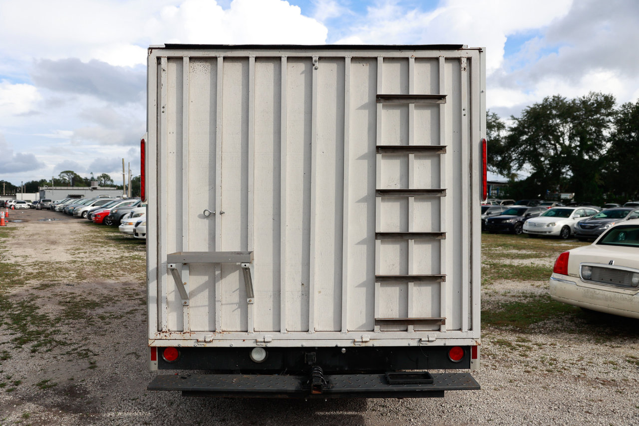 Used 2004 Chevrolet Express 3500 image 9