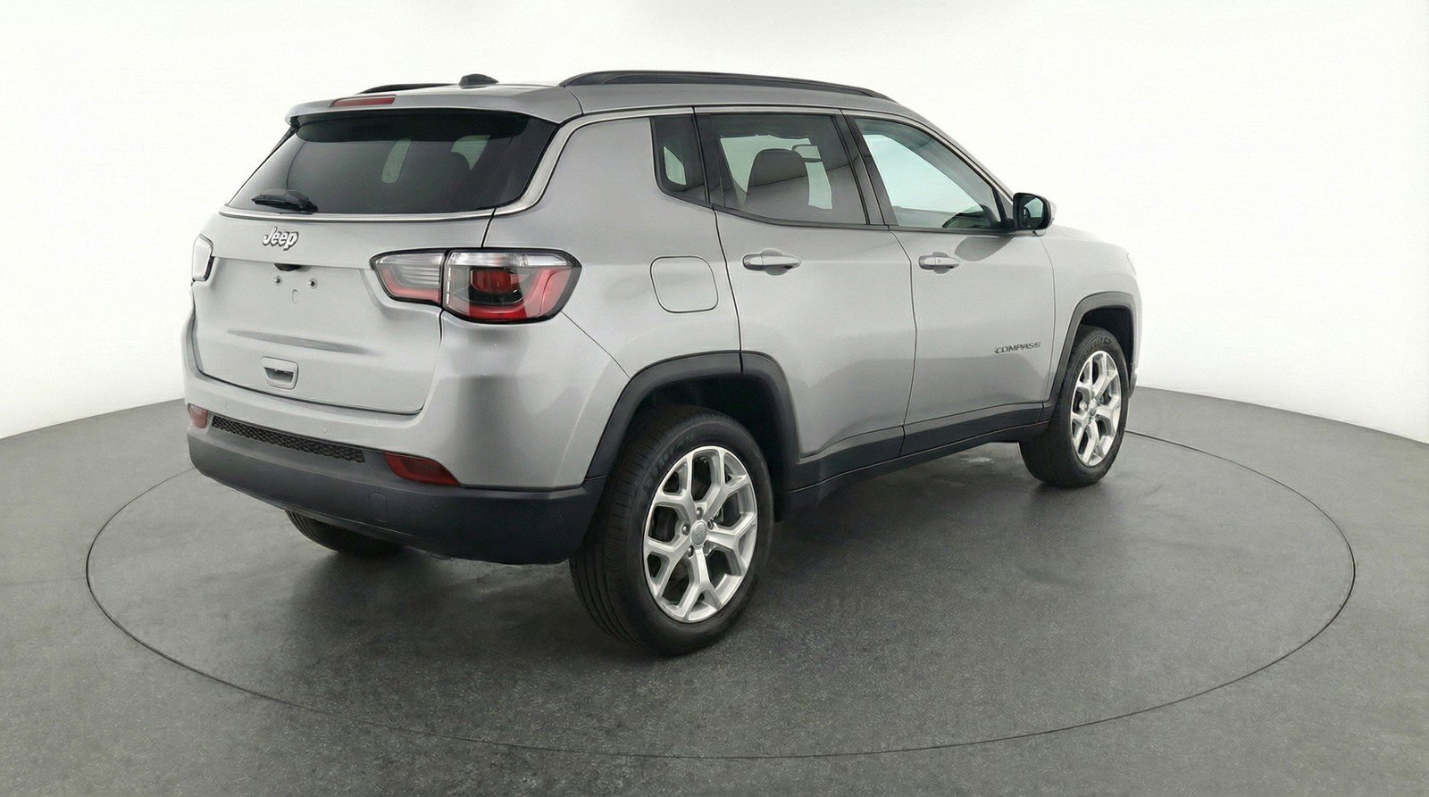 Used 2025 Jeep Compass Latitude image 9
