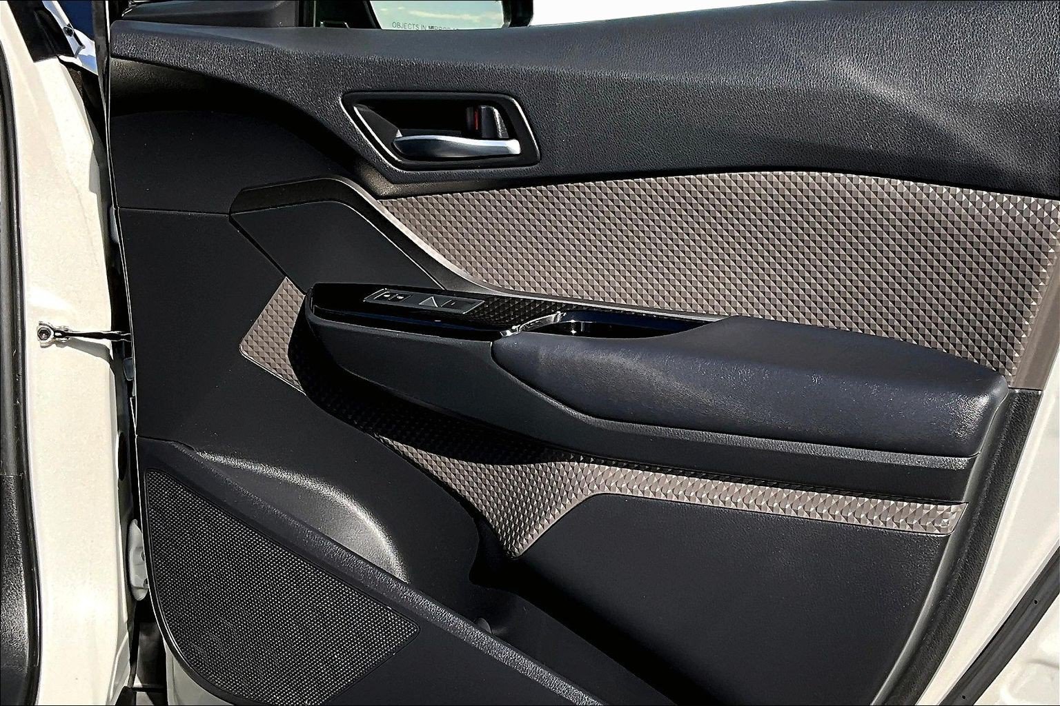 Used 2020 Toyota C-HR Limited FWD image 17
