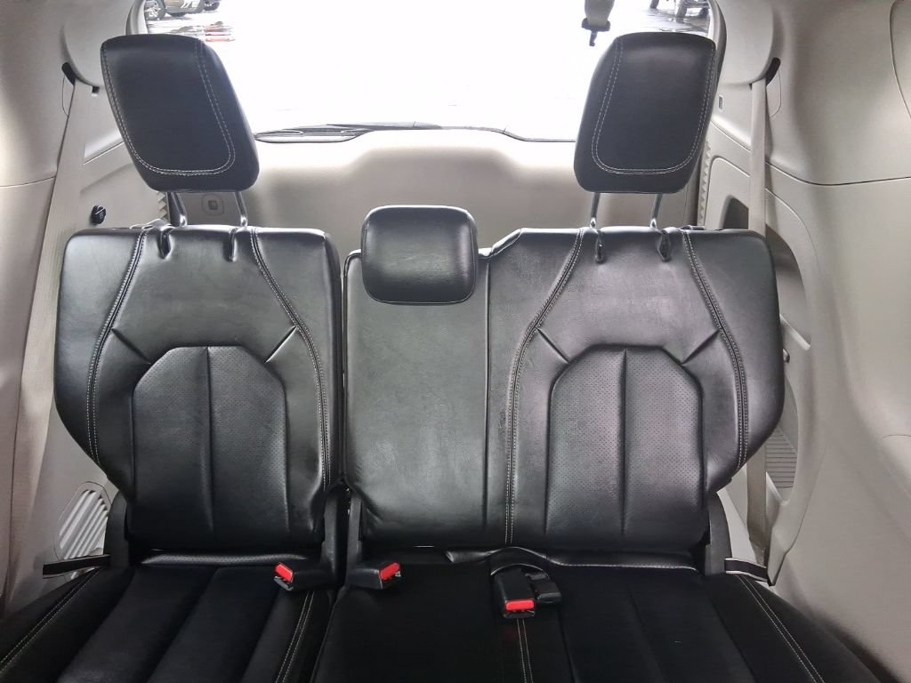 Used 2024 Chrysler Pacifica Touring-L FWD image 19