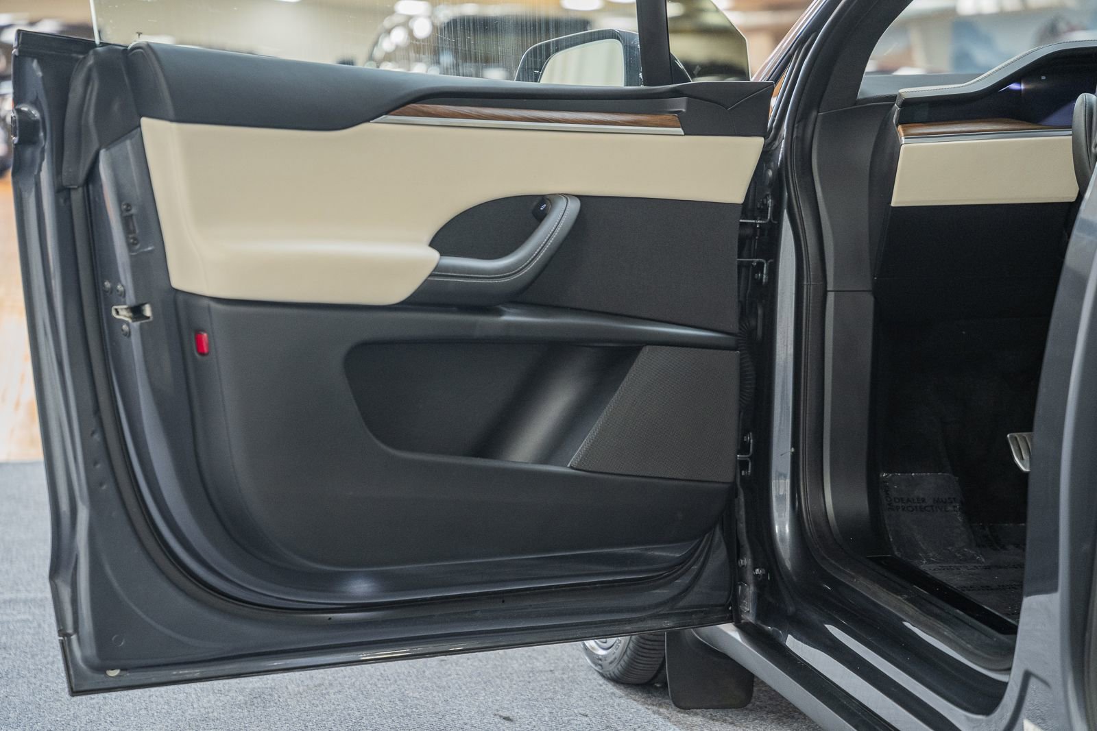 Used 2022 Tesla Model X image 39